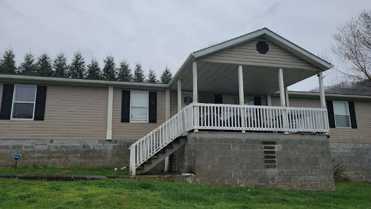 54 Sprout St Clear Fork, WV 24822, Wyoming County