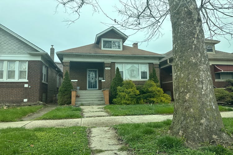 7823 South Clyde Avenue Chicago, IL 60649, Cook County