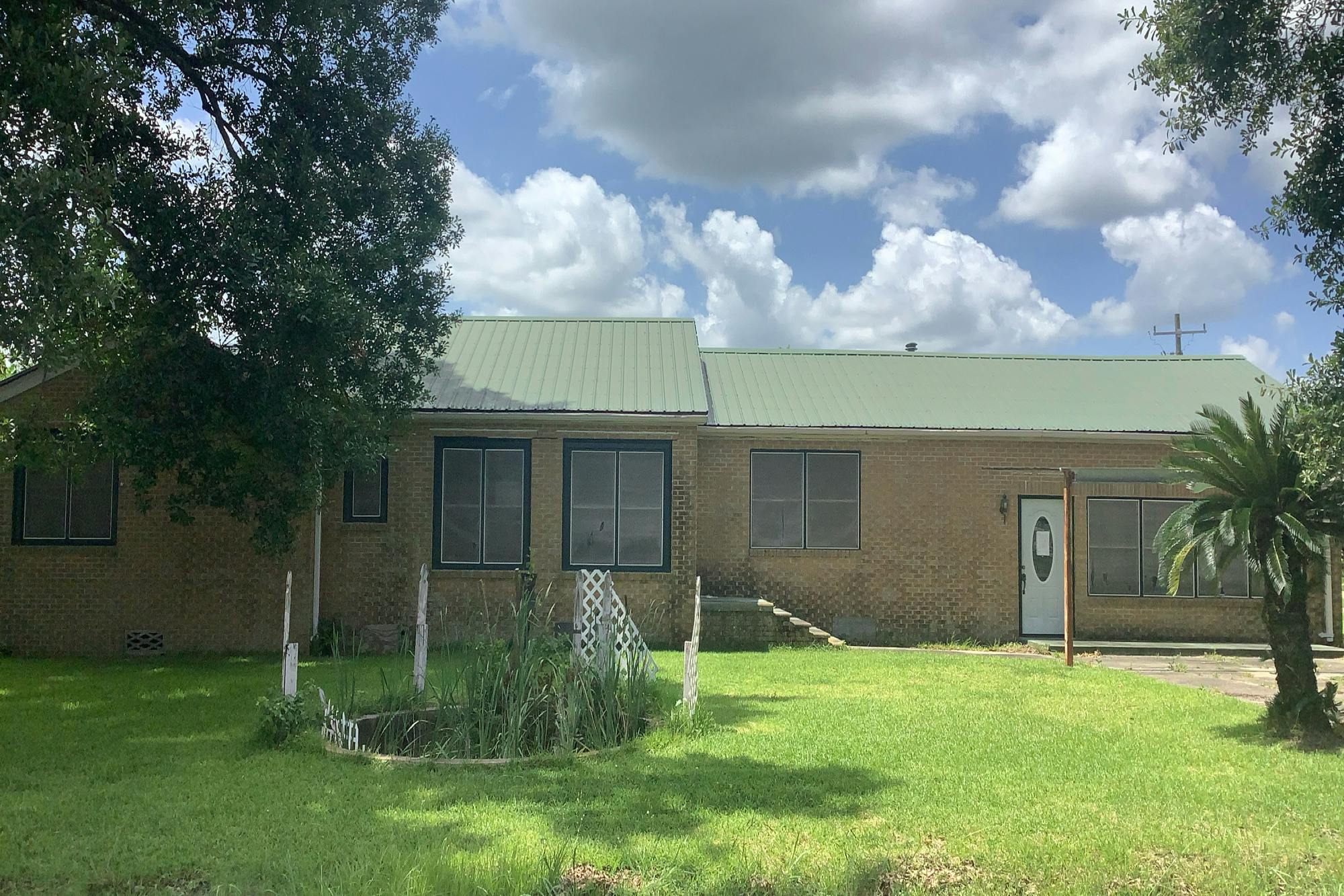 200 ANN CAROL St