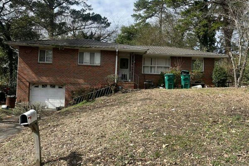 4th Way, Center Point, AL 35215