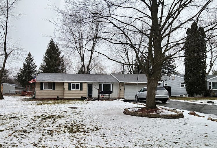 6166 Van Syckle Ave Waterford, MI 48329, Oakland County