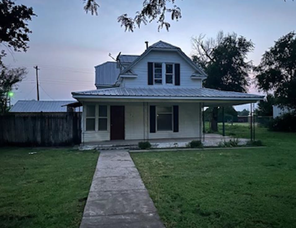 402 N Jefferson St Hooker, OK 73945, Texas County