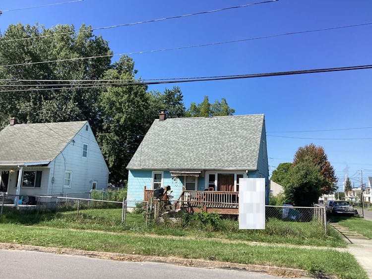 548 60th Street Niagara Falls, NY 14304, Niagara County