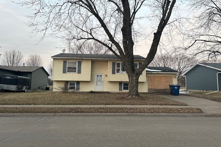 1738 W 59th St Davenport, IA 52806, Scott County