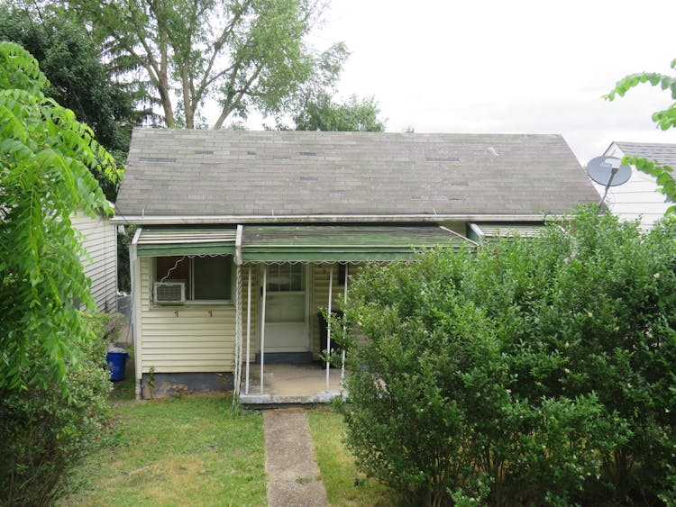 633 Buena Vista St Washington, PA, 15301, USA