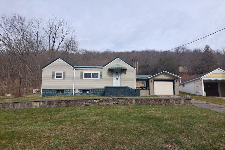 216 Alma Ave Johnstown, PA 15902, Cambria County