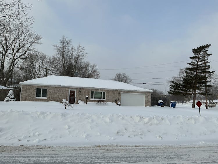 436 Campus Drive Amherst, NY 14226, Erie County