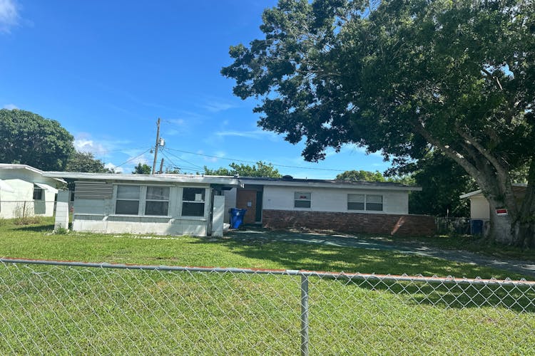 754 5th Pl SW Vero Beach, FL 32962, Indian River County