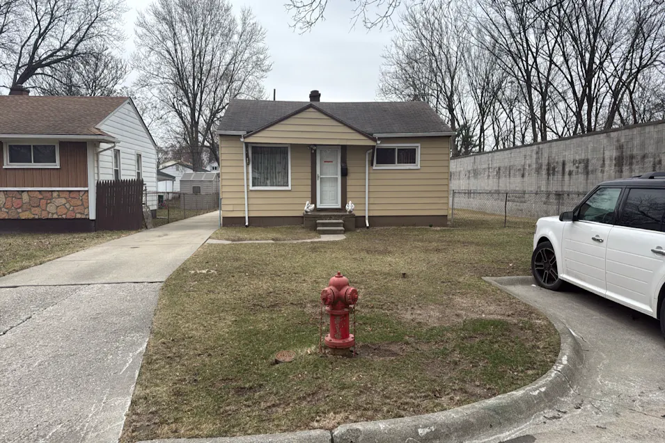 6069 Mayfair St Taylor, MI 48180, Wayne County