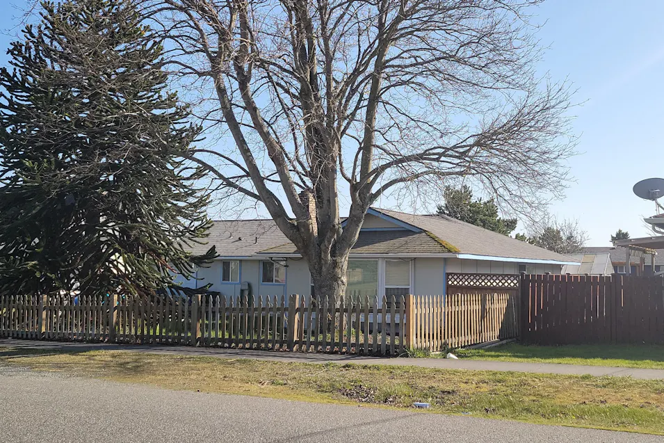 357 SW 3rd Ave Oak Harbor, WA 98277, Island County