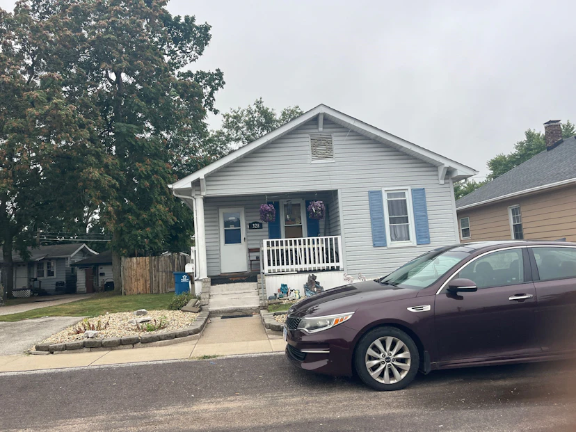 328 Grand Ave