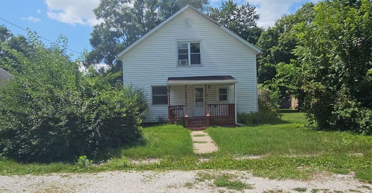 914 S B St Monmouth, IL 61462, Warren County