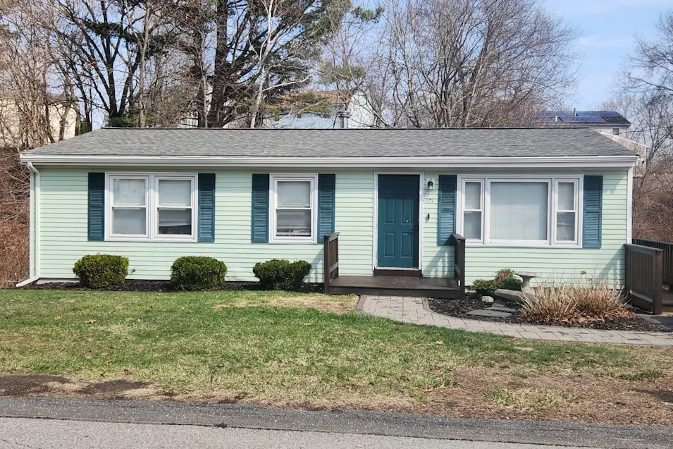 171 Totman Road Lowell, MA 01854, Middlesex County