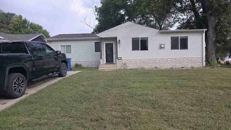 1661 Newell St Waterloo, IA 50707, Black Hawk County