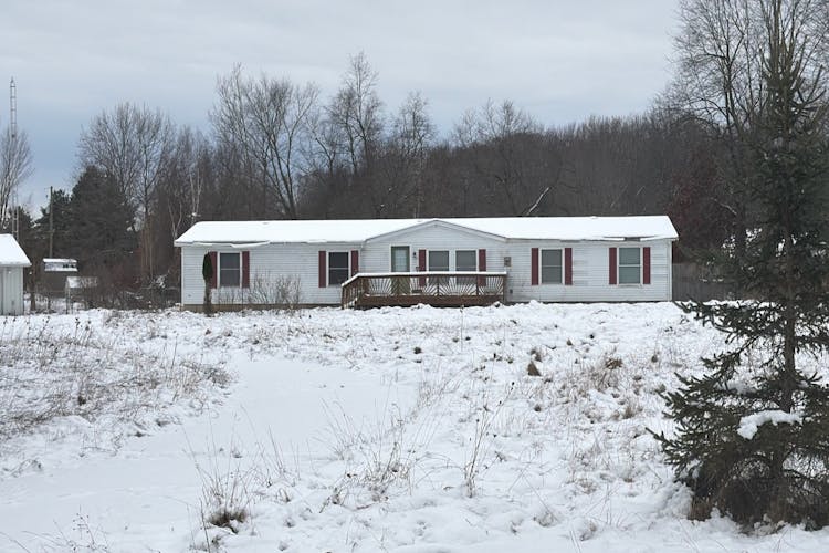 5645 Five Lakes Rd North Branch, MI 48461-9765, Lapeer County