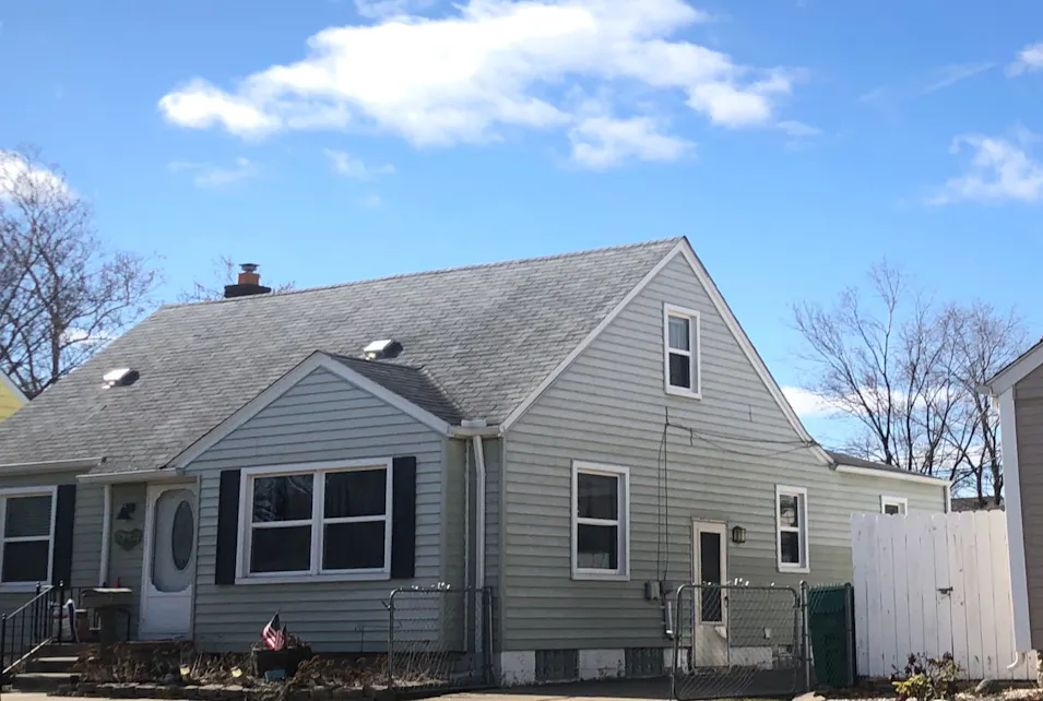 21851 Brittany Ave Eastpointe, MI 48021-4021, Macomb County