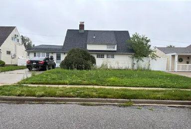 Wisteria Ln, Wantagh, NY 11793