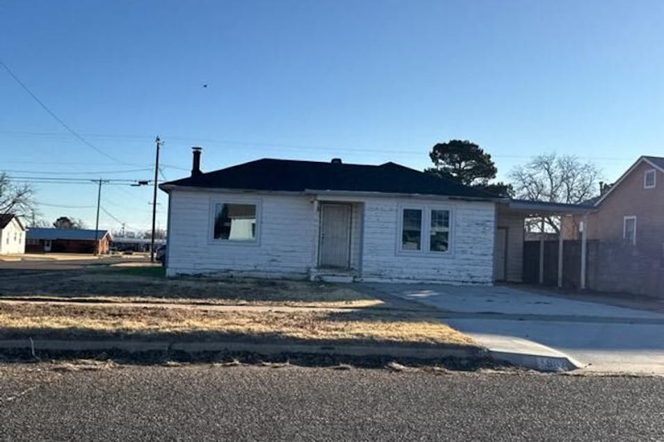 1902 S 3rd St Tucumcarri, NM 88401, Quay County