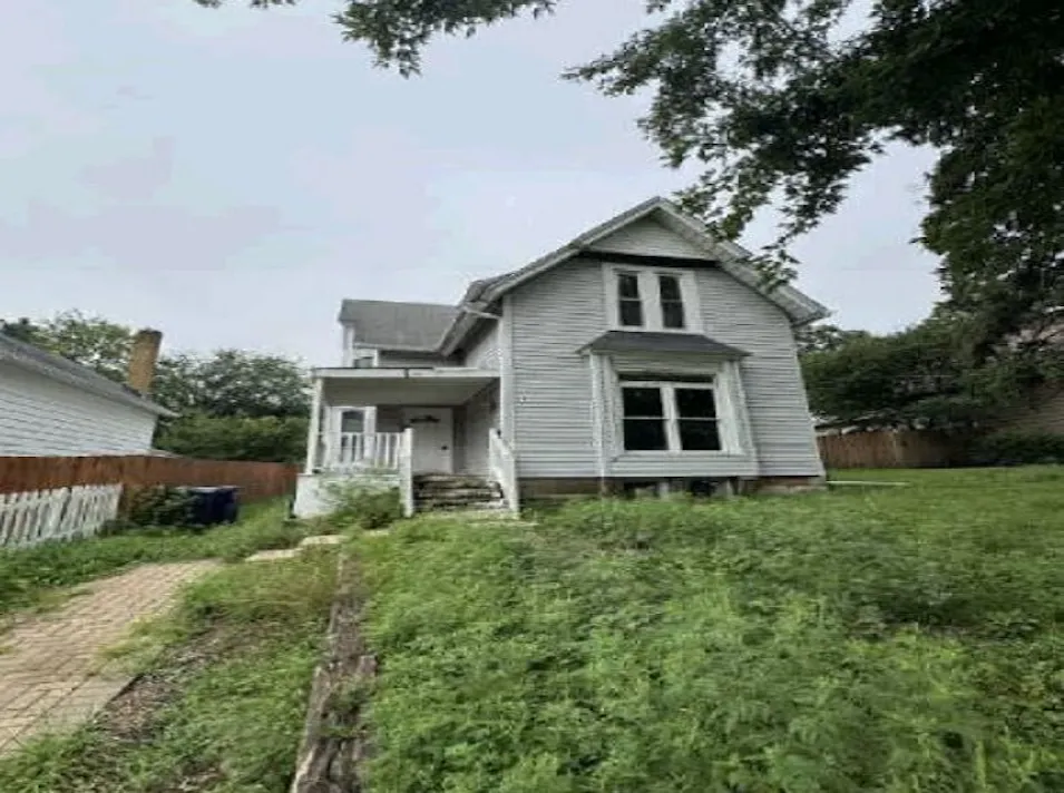 36 S Union St Elgin, IL 60123, Kane County
