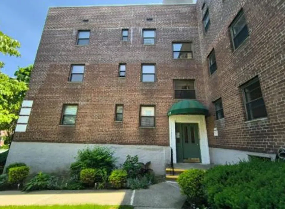 47-18 217th St 1d Bayside, NY 11361, Queens County