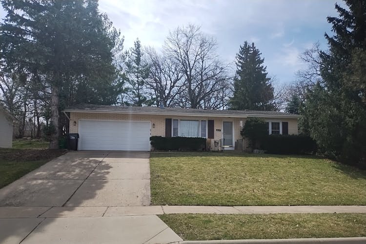 4413 Sussex Dr McHenry, IL 60050, McHenry County