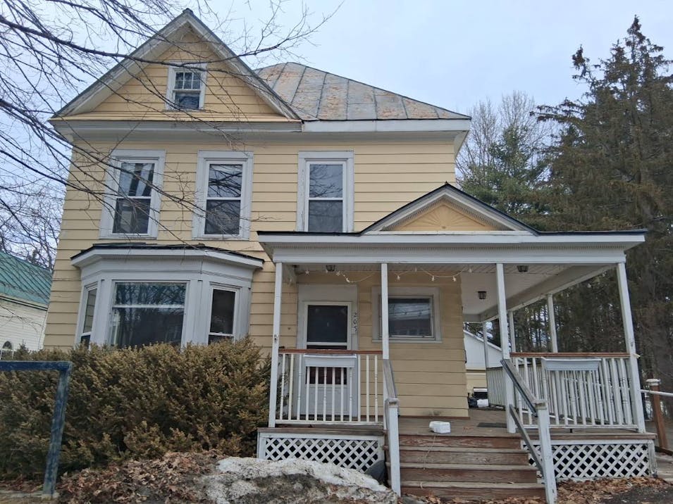 208 Main St Madison, ME 04950, Somerset County