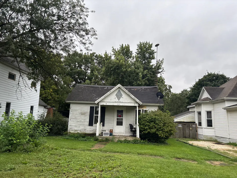 205 E Green St Roberts, IL 60962, Ford County