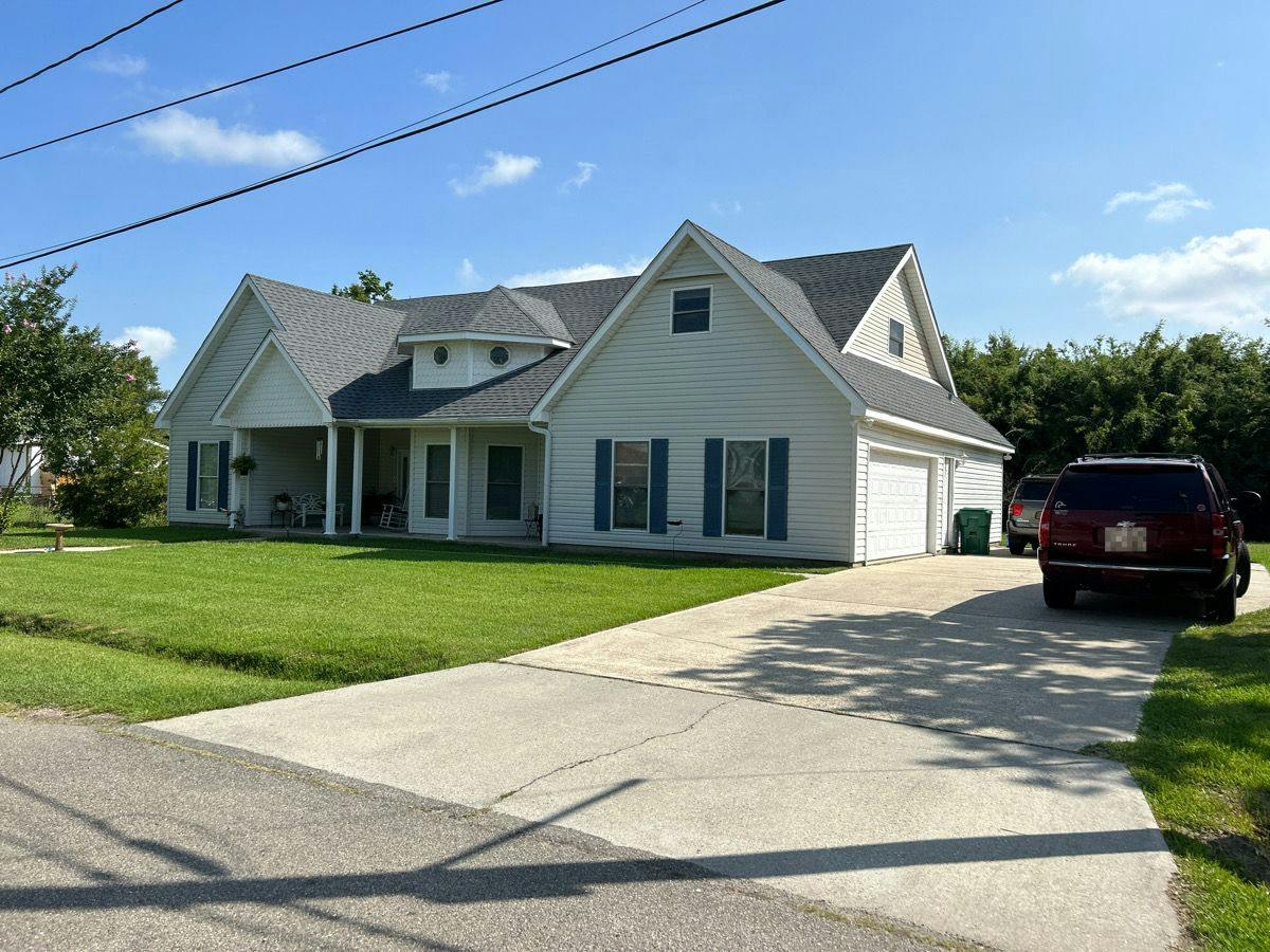 Merritt St, Waveland, MS 39576