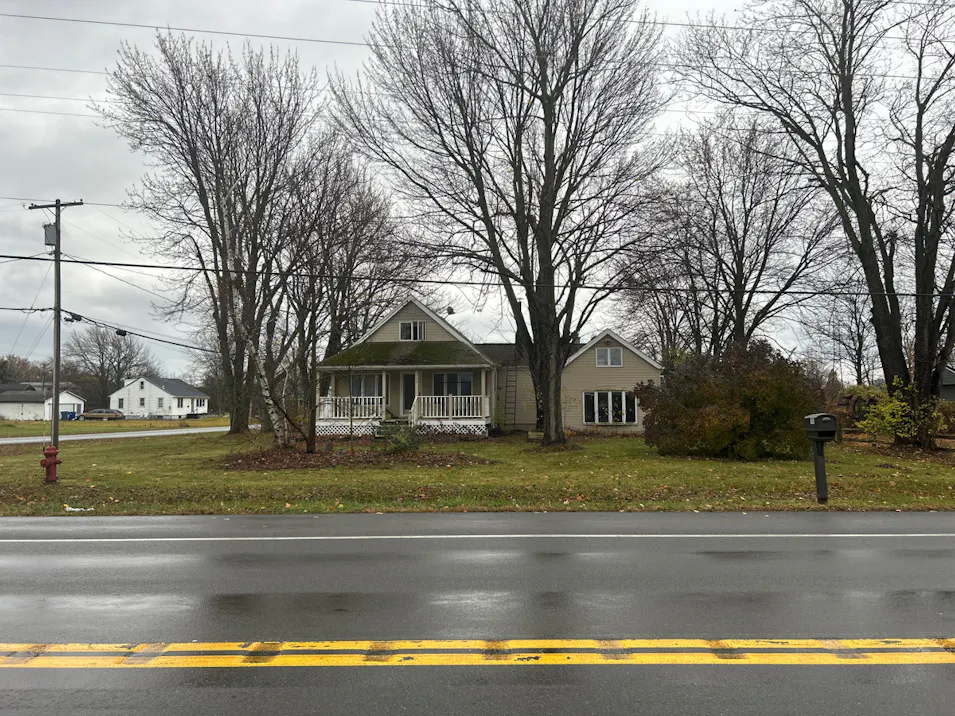 1106 Saunders Settlement Road Niagara Falls, NY 14305, Niagara County
