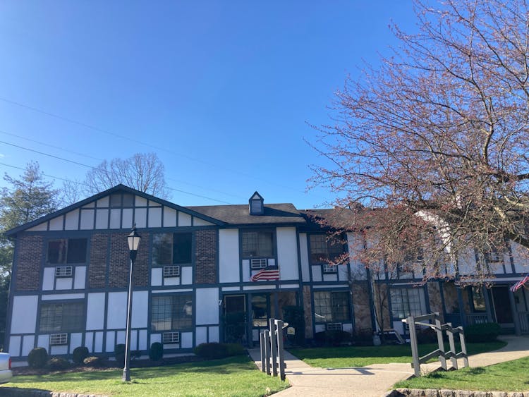 7 H Vernon Lane Chatham, NJ 07928, Morris County