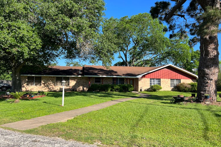 304 N Fowlkes St, Sealy, TX, 77474, USA