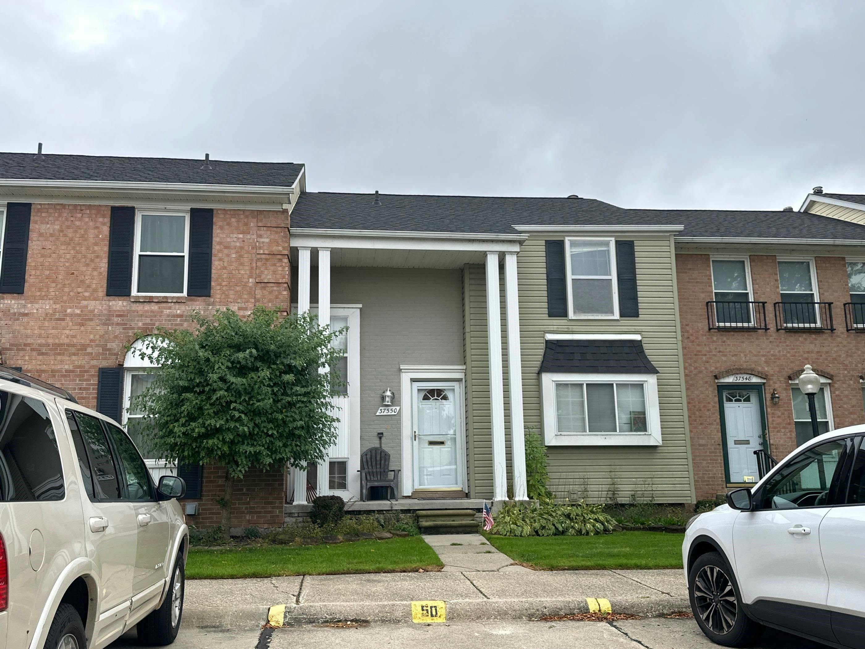 Charter Oaks Blvd, Clinton Township, MI 48036