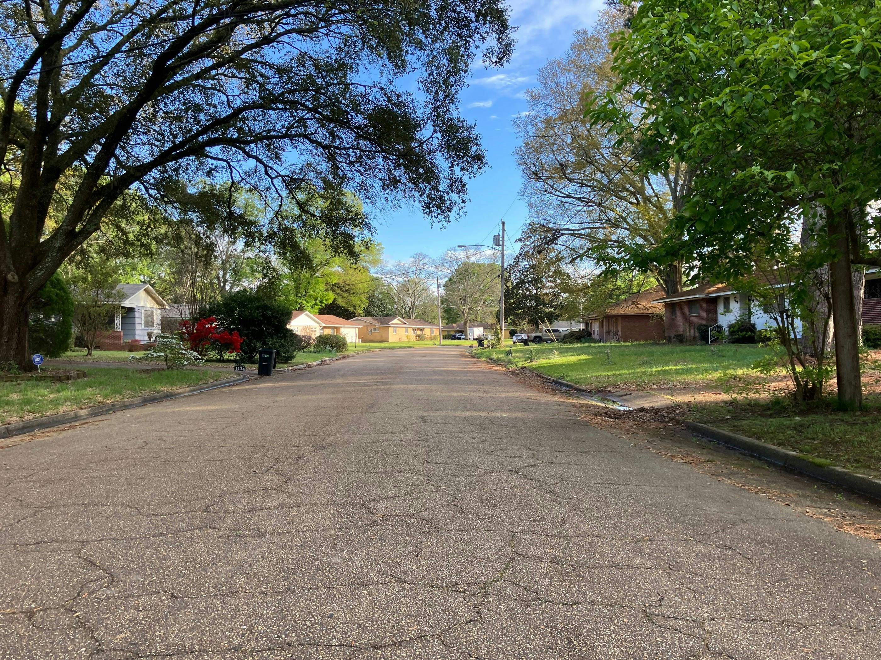 Meloan Dr, Jackson, MS 39209