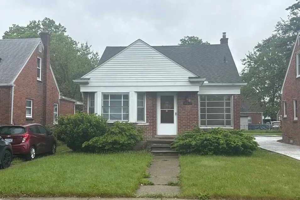 11687 Riverdale Redford, MI 48239-1457, Wayne County