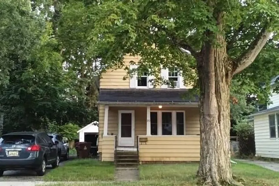 757 Douglas St Jackson, MI 49203, Jackson County