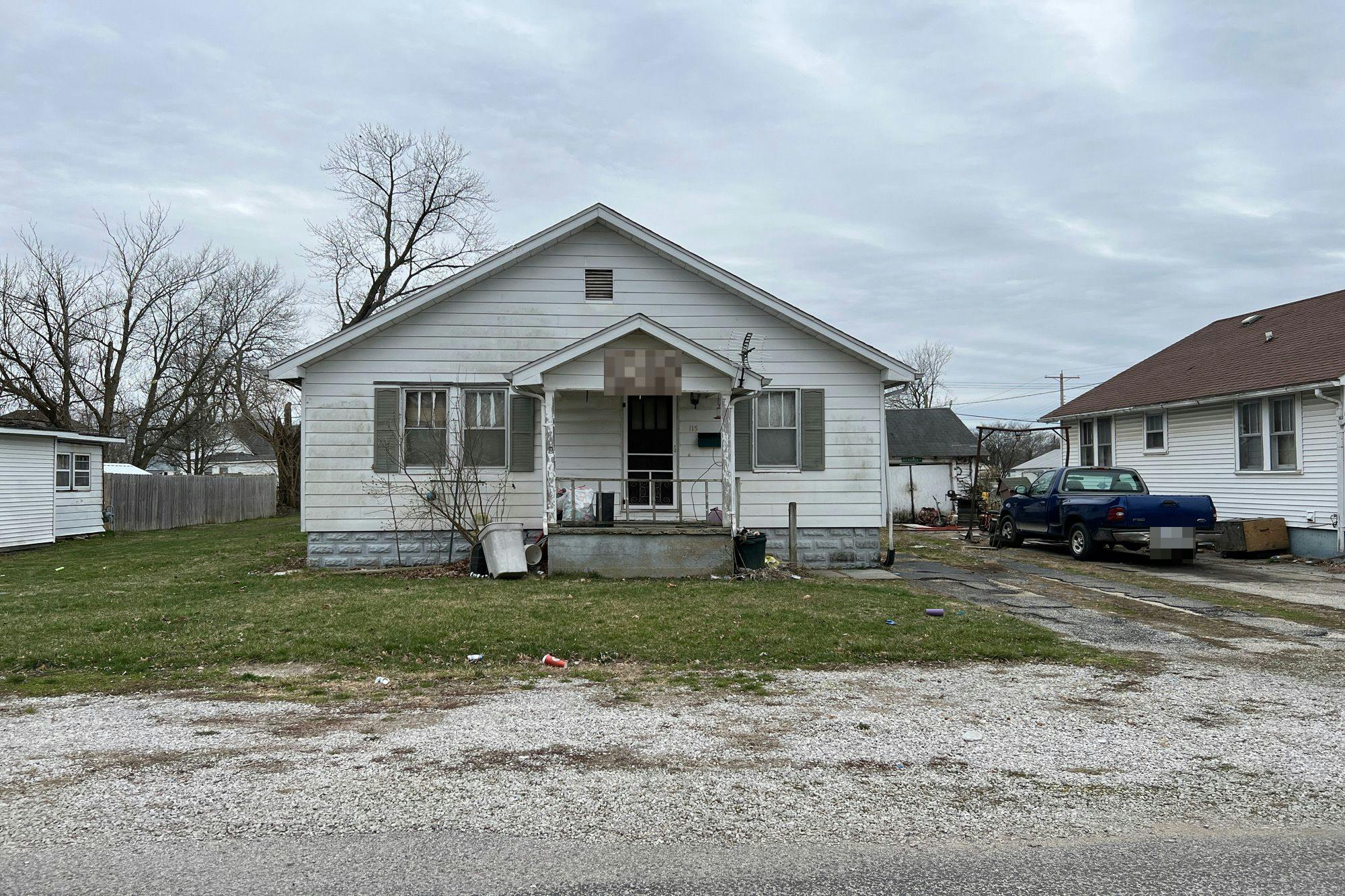 8th St, Saint Elmo, IL 62458
