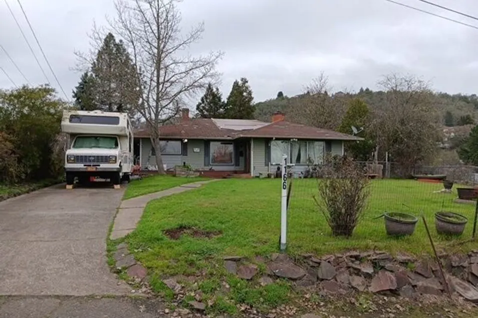 1166 NE Klamath Ave Roseburg, OR 97470, Douglas County