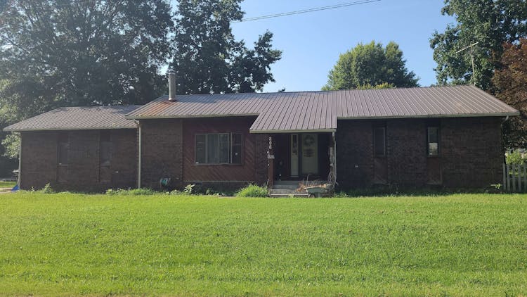 806 E Springfield St. Aurora, MO 65605, Lawrence County