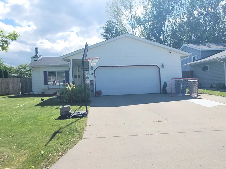 2645 29th Av S Moorhead, MN 56560, Clay County