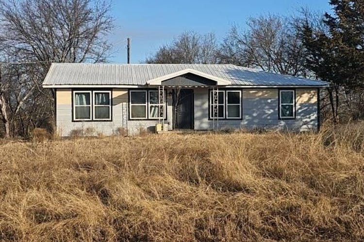 4902 Texas St Healdton, OK 73438, Carter County