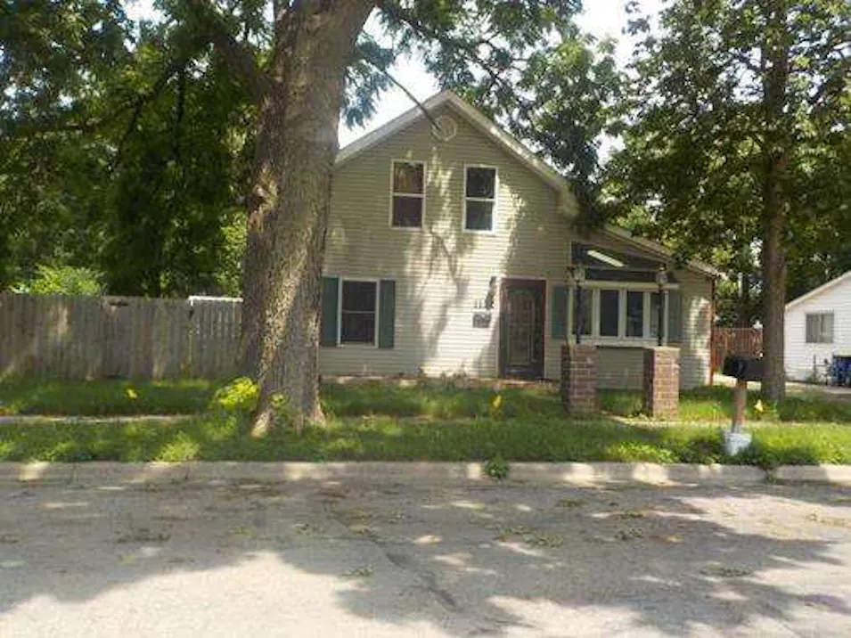 1122 1st St NW Faribault, MN 55021, Rice County