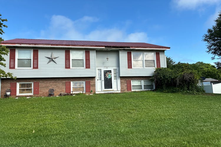34 S Azalea Dr Millwood, WV 25262, Jackson County