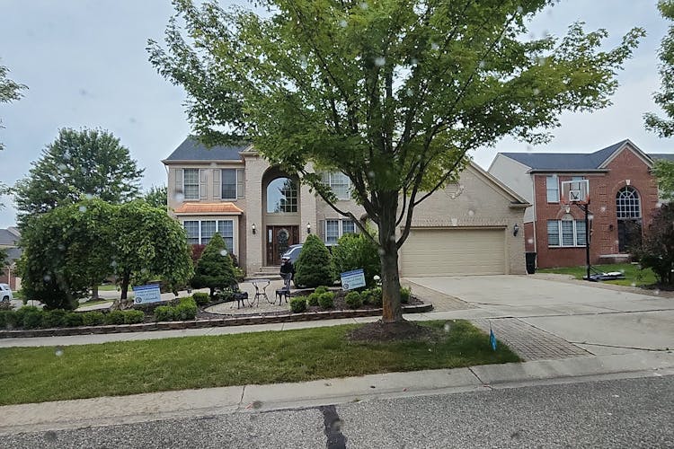 7584 Windgate Cir West Bloomfield, MI 48323-3914, Oakland County