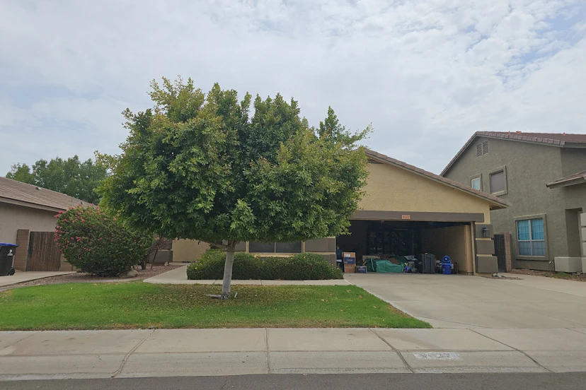 9027 W Clara Ln