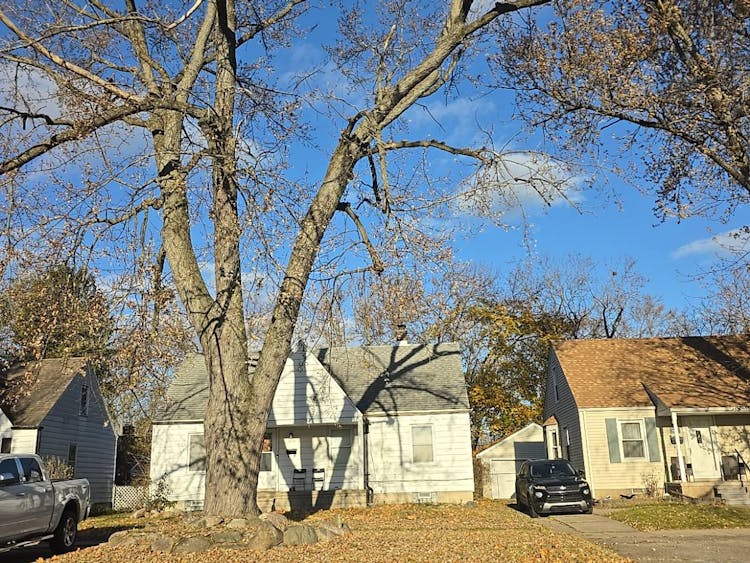 26906 Southwestern Hwy Redford, MI 48239, Wayne County