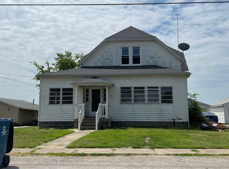 206 W. St. Louis St. Hoyleton, IL 62803, Washington County