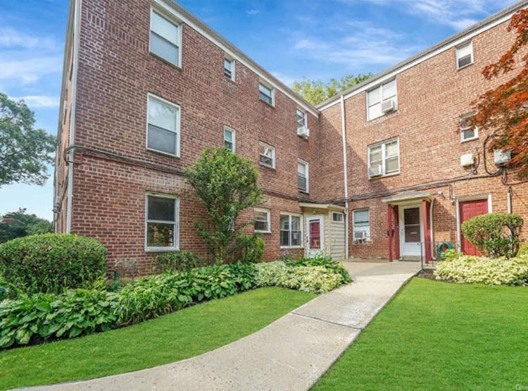 37 Edwards St G1, Roslyn Heights, NY, 11577, USA