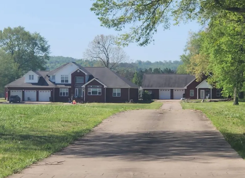 1858 Old Memphis Pike Tuscumbia, AL 35674, Colbert County