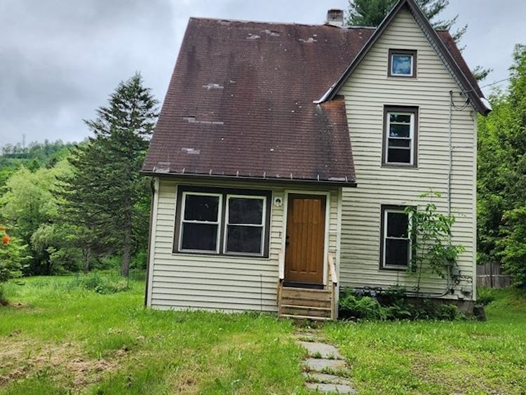 9 Munn St Walton, NY 13856, Delaware County