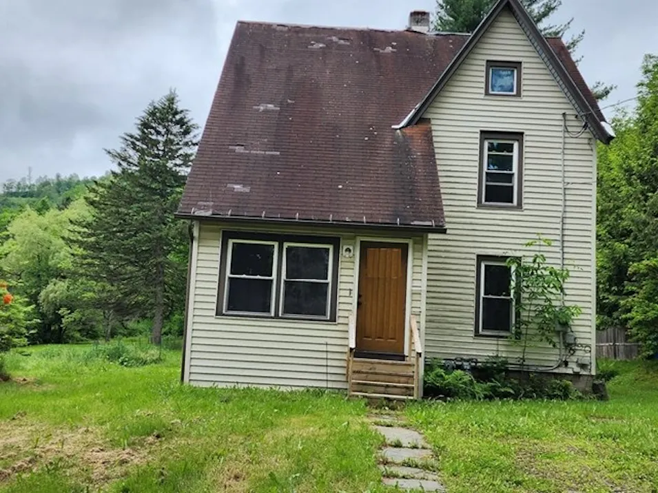 9 Munn St Walton, NY 13856, Delaware County